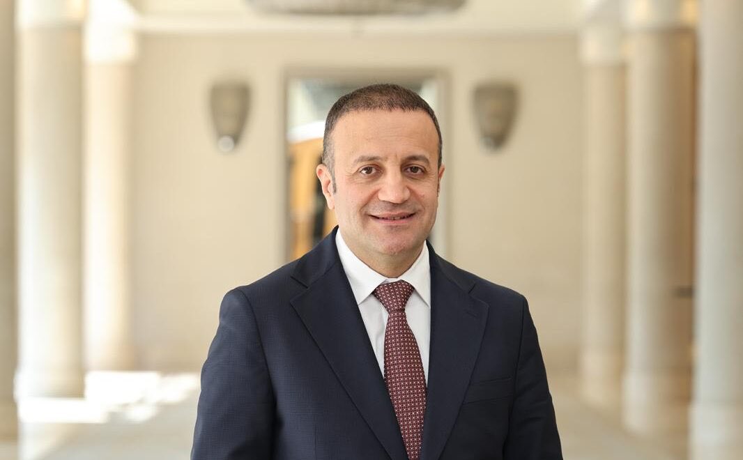 emlakdream's tweet photo. Savaş Gündemine Rağmen Konut En Güvenli Liman.. ABD-İsrail ve İran arasındaki savaşın gölgesinde geçmesine rağmen Mart ayında ilk el konut satışlarının yıllık yüzde 1,3 oranında artış gösterdiğine dikkat çeken Luxera GYO Yönetim Kurulu Başkanı Ramazan Taş, “Bu sonuçlar, konut …. https://t.co/wnHRvXc8qY