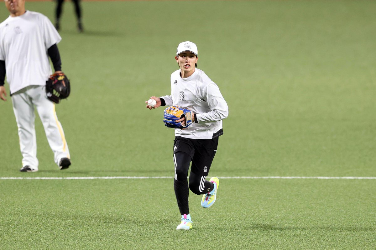 takafullc2's tweet image. 【スタメン】
4月18日vsオリックス @ みずほPayPayドーム

1中 周東佑京
2指 近藤健介
3三 栗原陵矢
4左 柳田悠岐
5一 山川穂高
6右 柳町達
7遊 川瀬晃
8捕 海野隆司
9二 牧原大成
投 上沢直之

#sbhawks #鷹フル