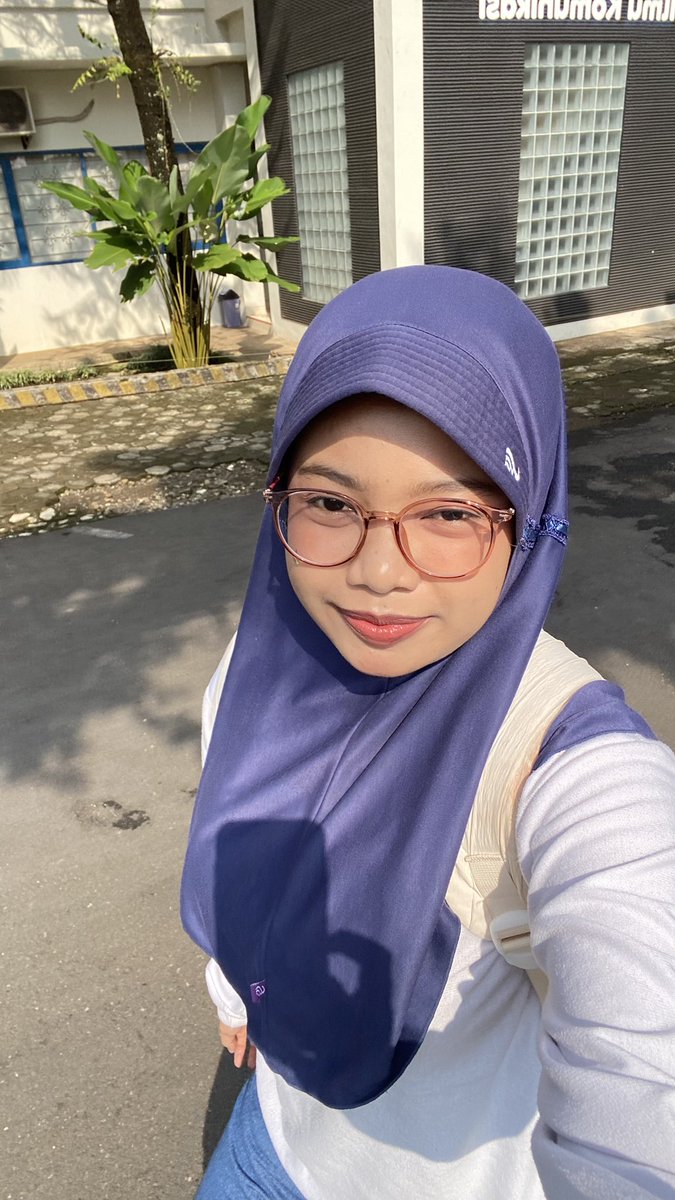 lekermatcha's tweet photo. kmrn pake bergo soalnya uts satu matkul doang https://t.co/qkeCaxiHOq