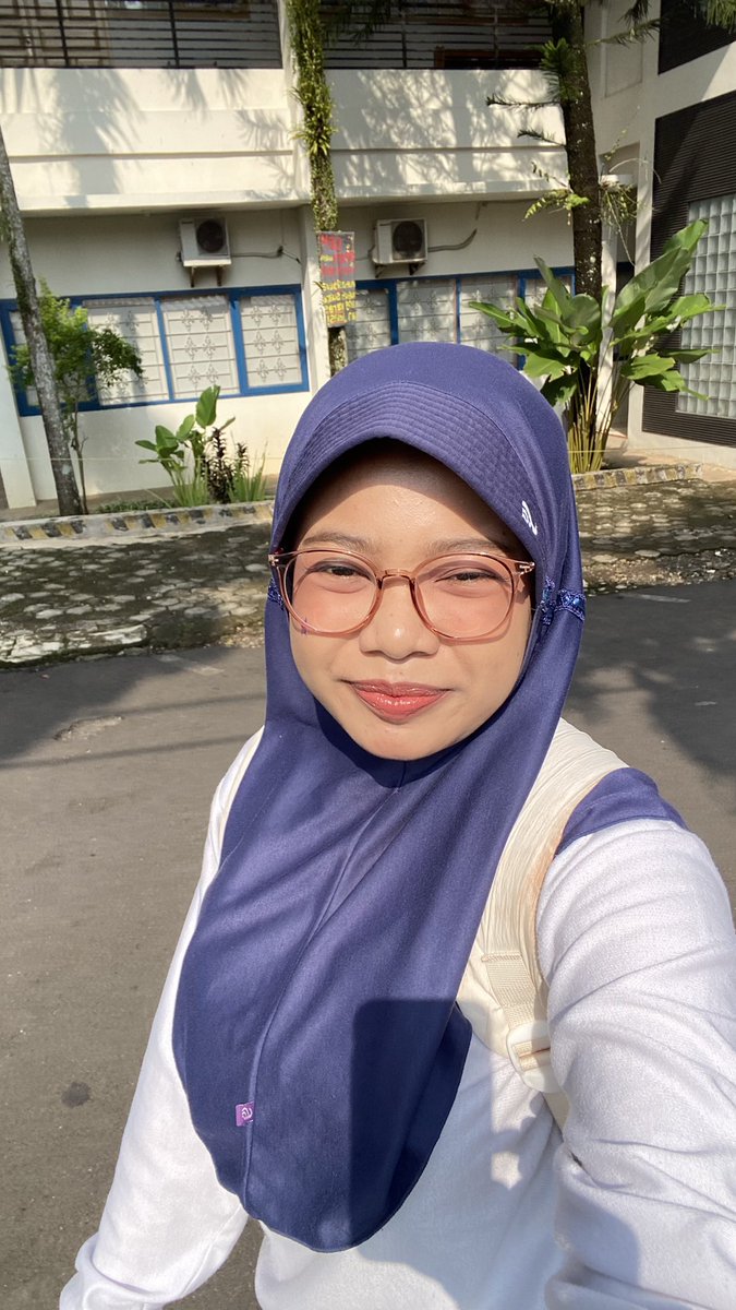 lekermatcha's tweet photo. kmrn pake bergo soalnya uts satu matkul doang https://t.co/qkeCaxiHOq