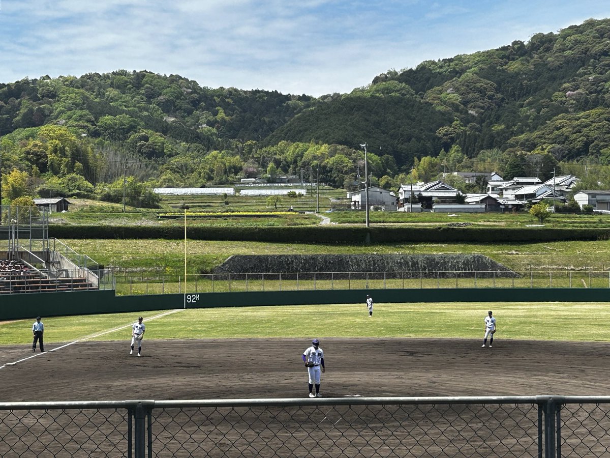 それにしても球場、田舎すぎるなぁ…
家から自転車ですぐなんですが🤣

新緑が美しかったです。
あとトラクターががんばってた🚜