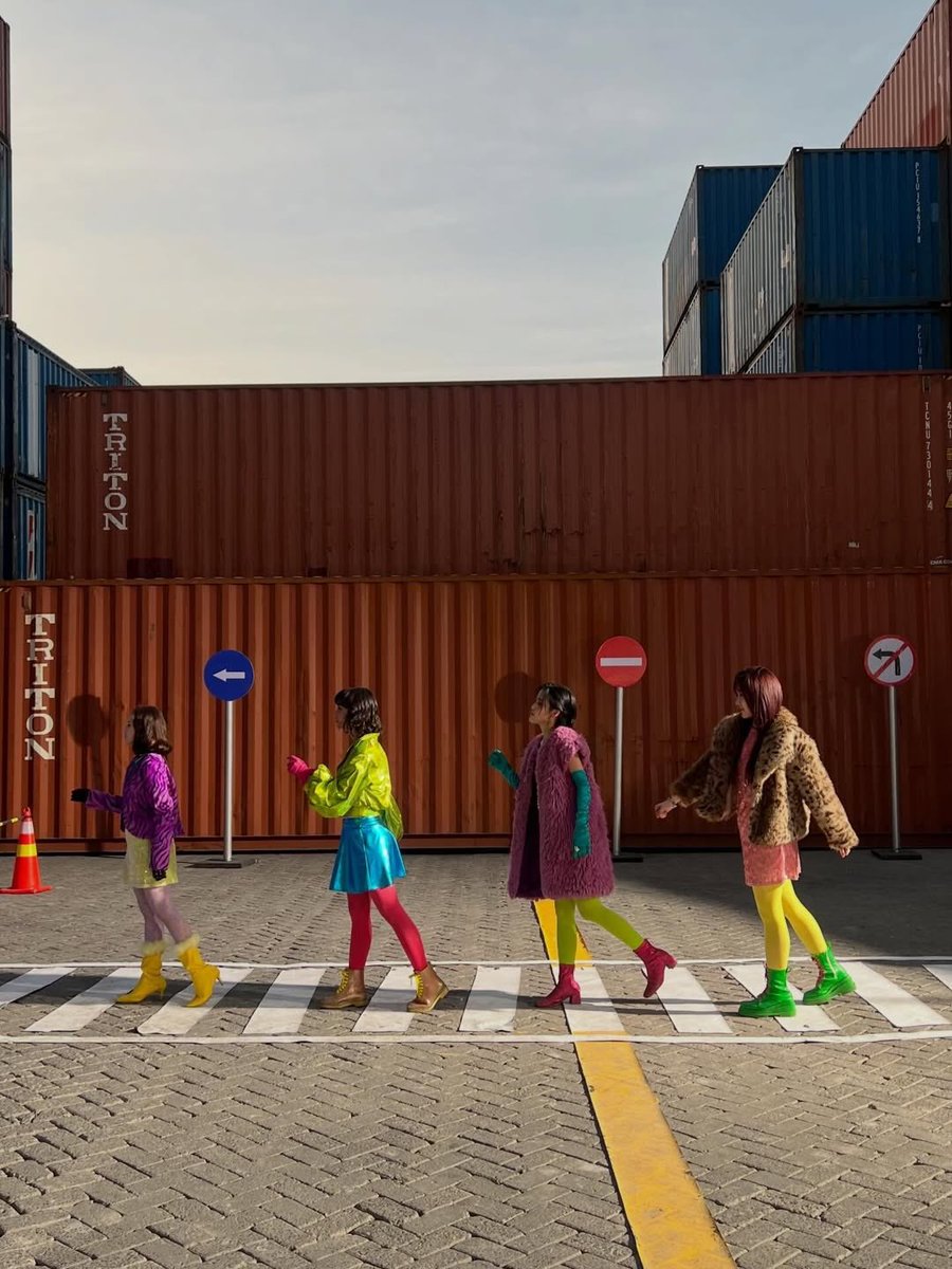 farah 🌘 tweet media