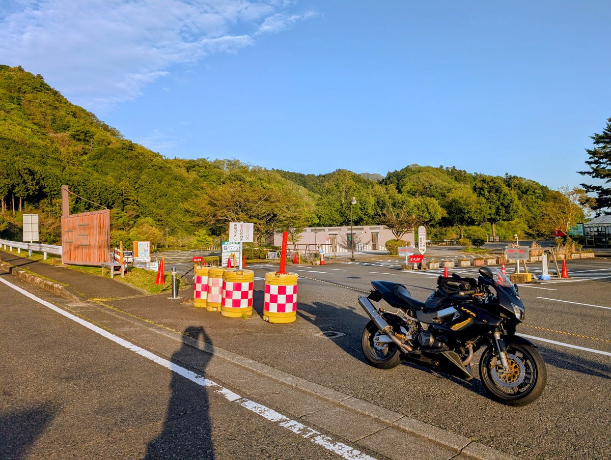 yukitter's tweet photo. 今日の宮ヶ瀬。（出遅れた）
#バイク #vtr1000f #ツーリング https://t.co/PRWMpzrwqK