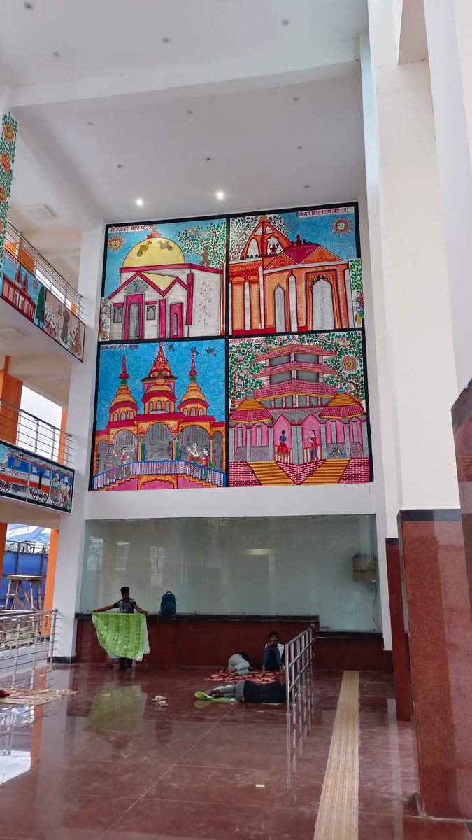 saharsabiratpur's tweet photo. सहरसा रेलवे स्टेशन के नवनिर्मित प्लेटफॉर्म पर कोशी के प्रमुख मंदिरों का चित्रण स्वागत योग्य है, लेकिन इसमें ऐतिहासिक शक्तिपीठ 'चंडी स्थान, बिराटपुर का न होना निराशाजनक है।🚩
​ये कोशी की सांस्कृतिक और धार्मिक विरासत की अनदेखी जैसा है।  @ECRlyHJP @RailMinIndia कृपया इसे भी जगह दे https://t.co/kbO4MmREUO