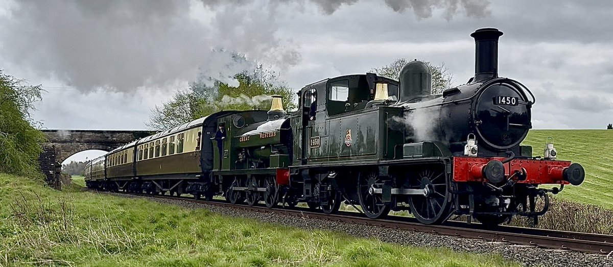 Iskra1234's tweet image. A few photos from the excellent @svrofficialsite Spring Steam gala on the classic #GWR branchline

71000 Duke of Gloucester
Pannier 7714
4930 Hagley Hall on the goods
GWR 813 &amp;amp; 1450

#steam #train #railway #trainspotting
