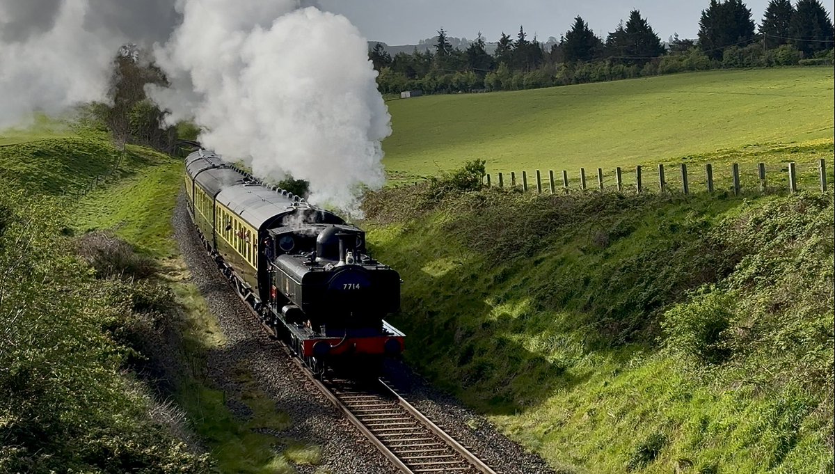 Iskra1234's tweet image. A few photos from the excellent @svrofficialsite Spring Steam gala on the classic #GWR branchline

71000 Duke of Gloucester
Pannier 7714
4930 Hagley Hall on the goods
GWR 813 &amp;amp; 1450

#steam #train #railway #trainspotting