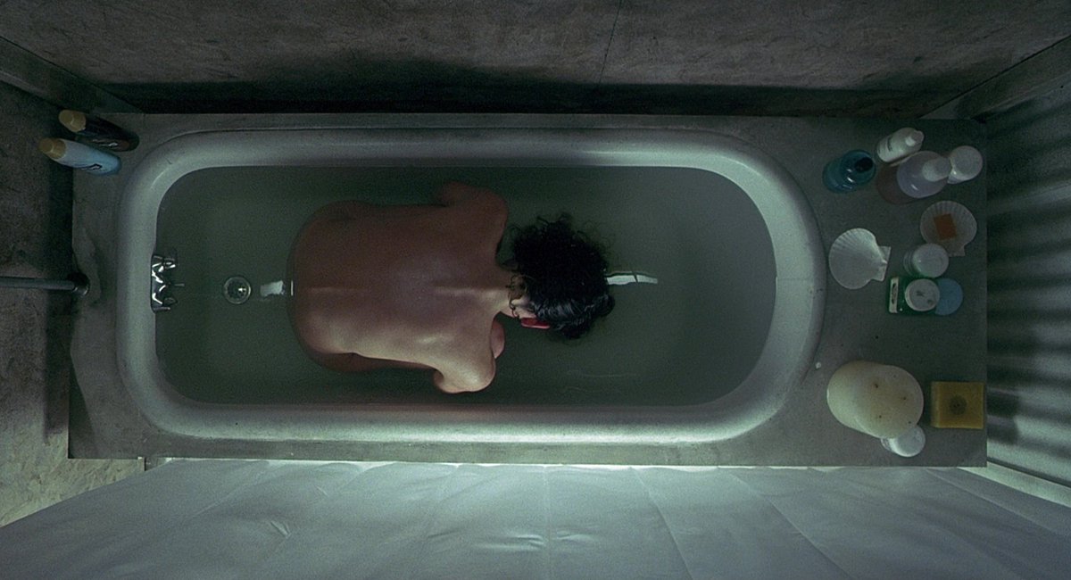 P0eticVisuals's tweet photo. Requiem for a Dream (2000)
director: Darren Aronofsky https://t.co/nwlx7LQN1z