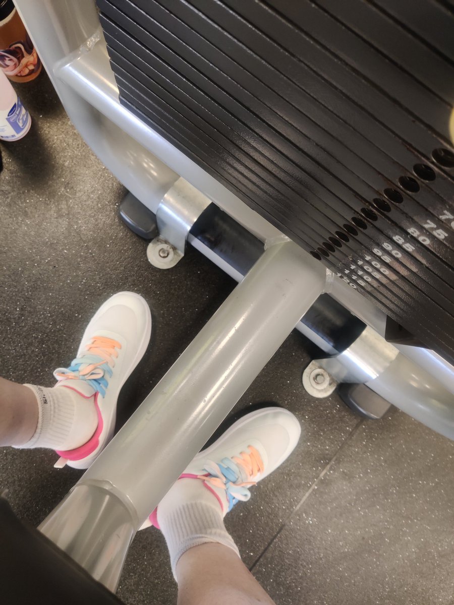 FumpVtuber's tweet photo. The more im self aware at the gym, the more I realize I'm built like a neanderthal mixed with gamer posture

*Flops*
#gym #vtuber #catboy #TwinkDeath https://t.co/BRJ3St9S7N