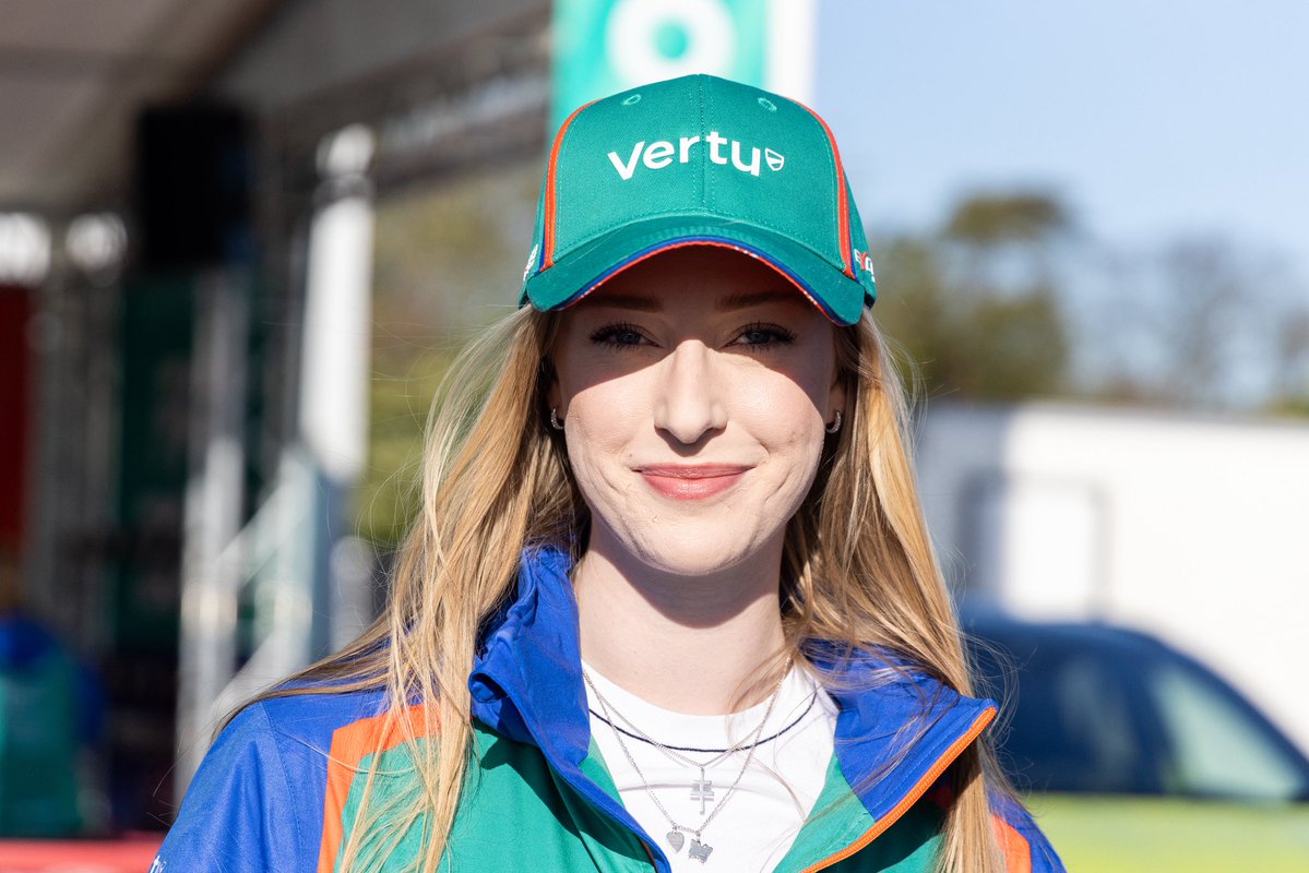 Excelr8M's tweet image. Come to the Fan Zone and Buy YOUR Team Wear! 👕🧢

@VertuMotors 

#TeamVertu #Merch #EXCELR8 #BTCC #DoningtonPark