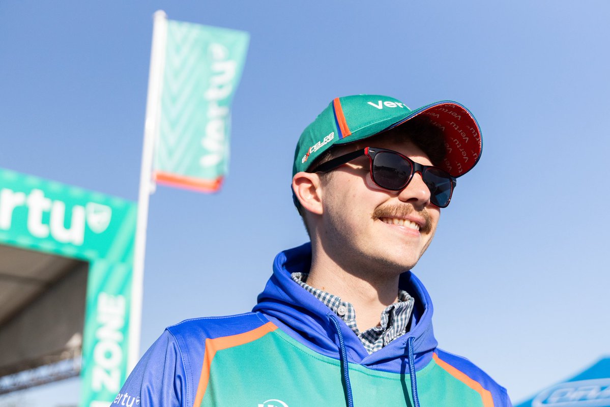 Excelr8M's tweet image. Come to the Fan Zone and Buy YOUR Team Wear! 👕🧢

@VertuMotors 

#TeamVertu #Merch #EXCELR8 #BTCC #DoningtonPark