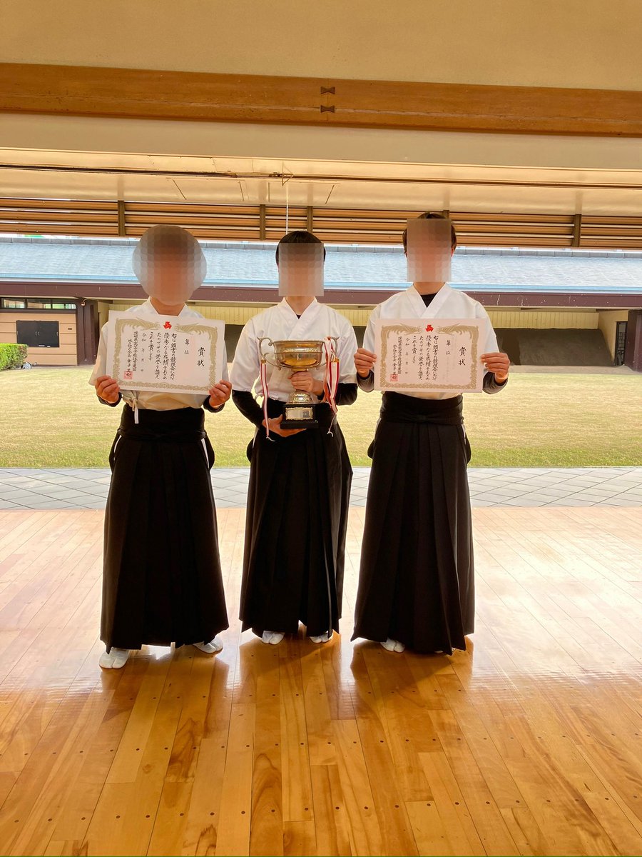 m1_kyudoubu's tweet photo. 本日水戸地区大会が行われました。
男子団体　優勝
男子個人　第3位
今後も応援よろしくお願いします！ https://t.co/UlHF7lUosr