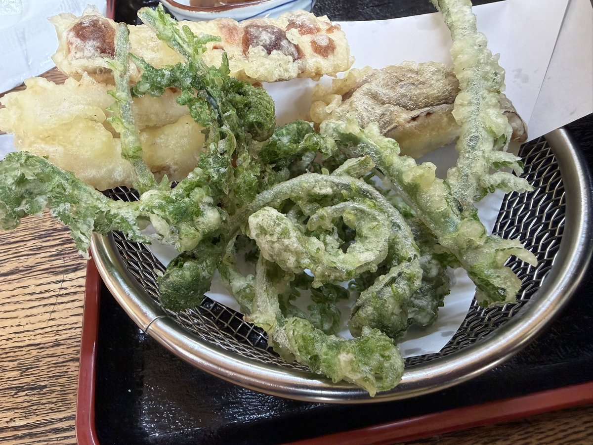 とりすけ tweet media