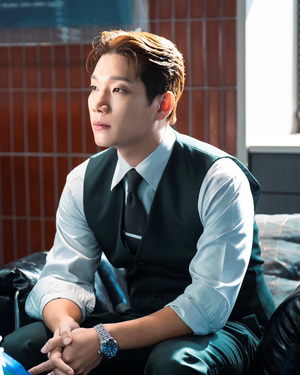 kkbyss_official's tweet image. [#PHOTO]
☝️양도경 보러 와요
✌️김경남 보러 와요
🫵 오늘 당장 만나요❤️

매주 금, 토 밤 9:50
SBS &amp;lt;신이랑 법률사무소&amp;gt; 

#김경남 #KimKyungNam
#신이랑법률사무소 #PhantomLawyer
#양도경