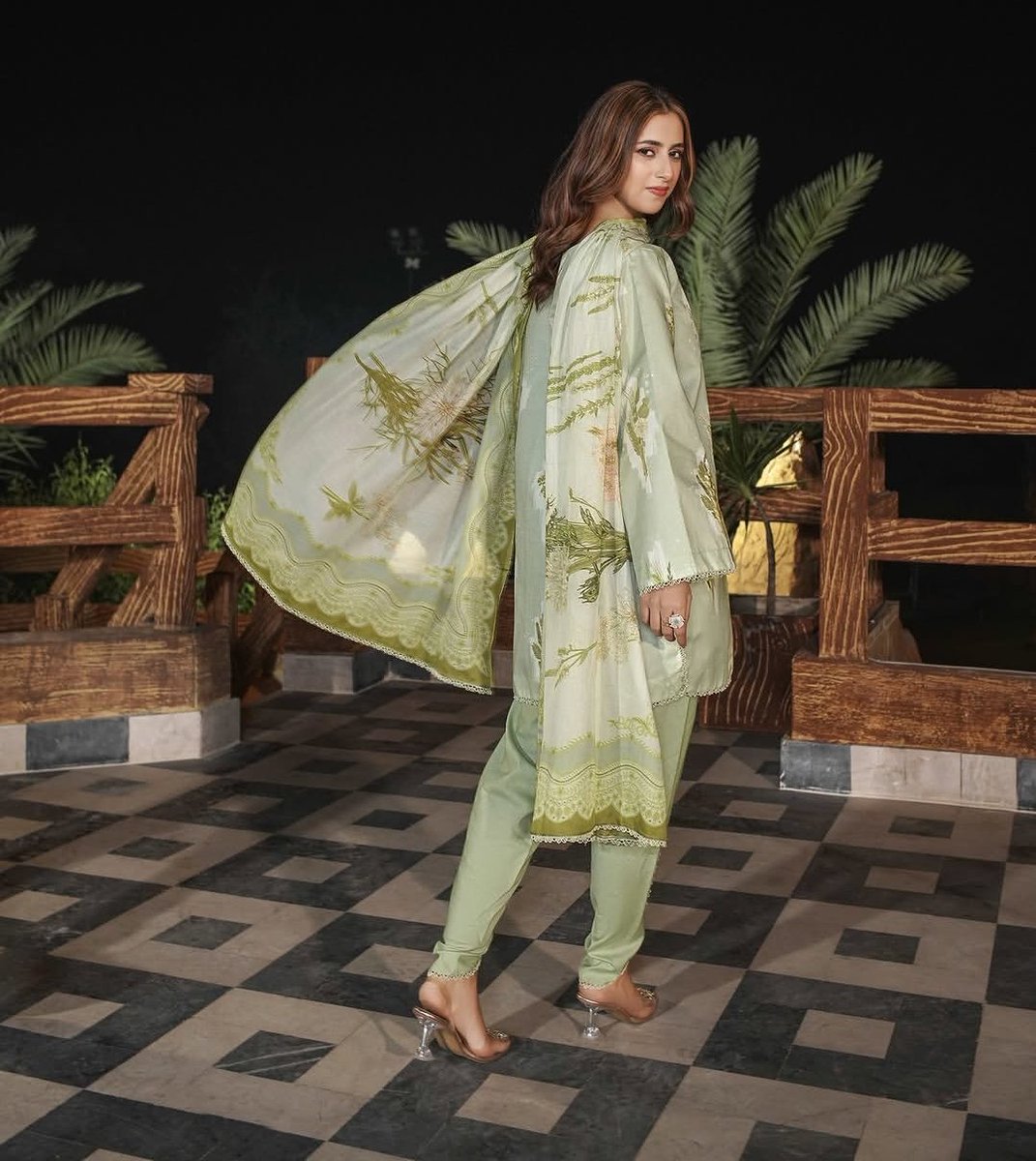 Abukhokhar9299's tweet image. Madham By LALA Volume 1:

Where comfort meets digital art! New 3pc digital print lawn collection is now live. High-quality fabric at best prices.

Available at FAZ Brand House.

Order now: 03403805395

#LALALawn #DigitalPrint #SummerFashion #FAZBrandHouse #lawn #Pakistán