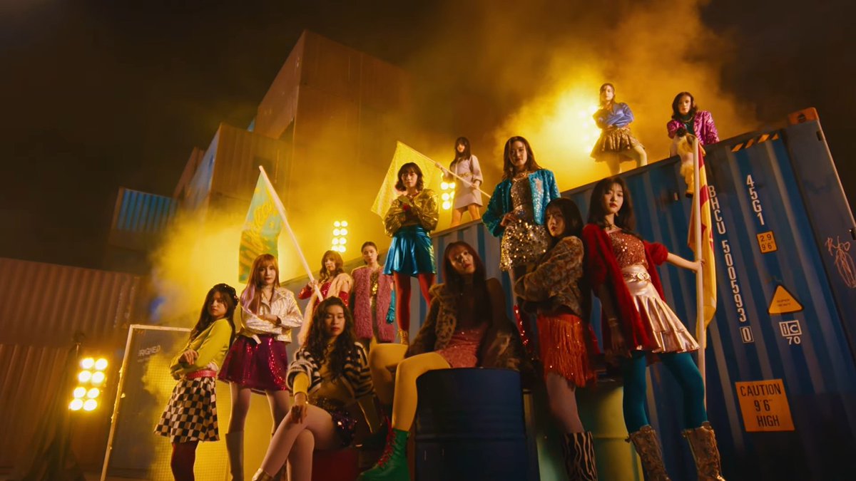 Walaupun sama syuting di 1 latar, tapi MV versi #JKT48Dream ini production valuenya kerasa lebih gede, dan bikin MVnya lebih eksploratif. Ga serapih versi Passion tapi gebrakannya buat ngasih visual yg stylist+chaotic, bikin ini jadi salah satu MV JKT48 yang paling unik.
9/10