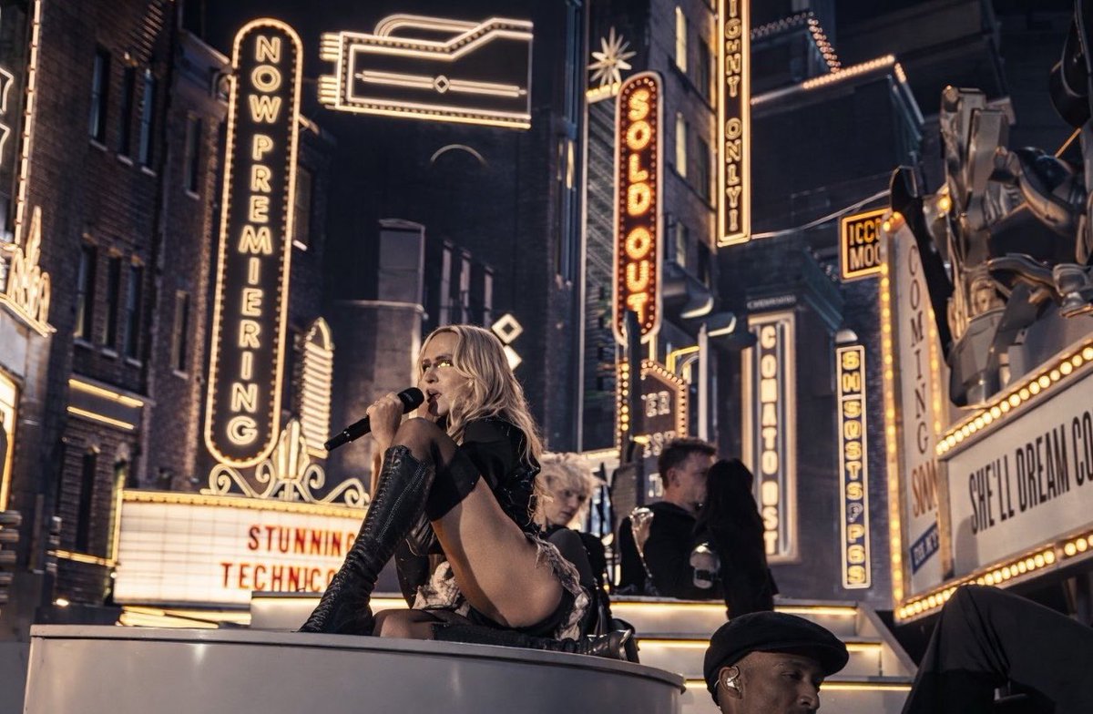 GregvsMatt's tweet image. That pose 😍🏆🔥 

#Madonna #Vogue #Coachella #QueenOfPop