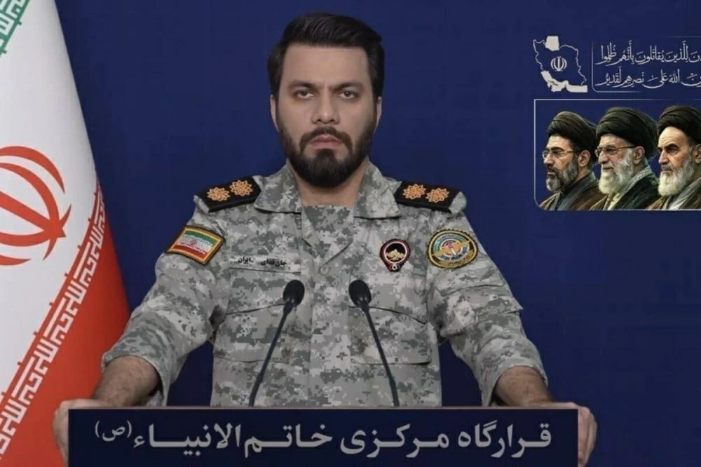 🚨عاجـــــــــــــــل 
الحرس الثوري الإسلامي يغلق مضيق هرمز 

المتحدث باسم مقر "خاتم الأنبياء": 

◽️استنادًا إلى الاتفاقات السابقة في المفاوضات، وافقت الجمهورية الإسلامية الإيرانية بحسن نية على السماح لعدد محدود من ناقلات النفط والسفن التجارية بالمرور عبر مضيق هرمز بشكل منظم،