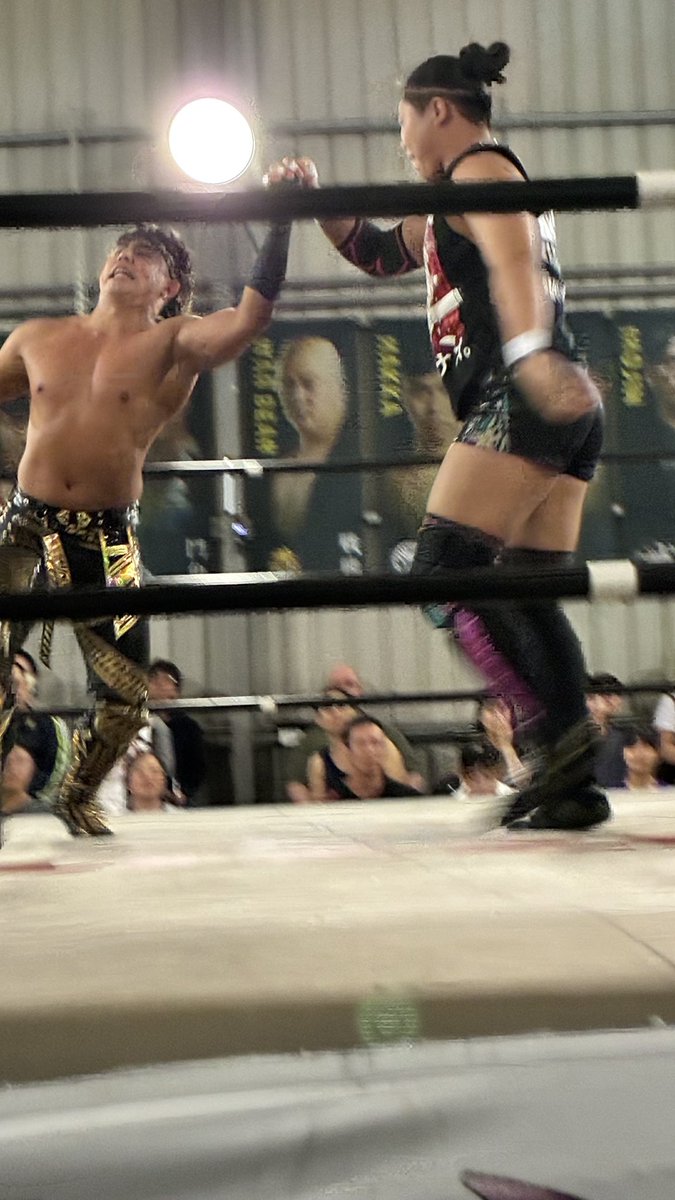 igahardcore's tweet photo. #puzzle_pw 環北大会終了。ガイアホックスがfreedoms Jrチャンピオンとして凱旋。マリーハナと対戦。ダムズでを学んだガイアとBJWで学んだハナ。まさにfreedoms vs BJWの対抗戦。ハナも追い詰めたが王者ガイアには一歩及ばす。レフェリーも全日本で学んだスポンジケン。日本のプロレスは伝承している。 https://t.co/y6ZRs98Dg0
