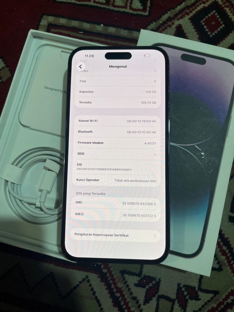 mcdayaaa's tweet photo. @enidsclaire bogor ka, sebagian udah sold yap barangkali minat aku ready 14 promax 128gb nominus ya 8,4 aja harga nett https://t.co/pHxLCxRNlx