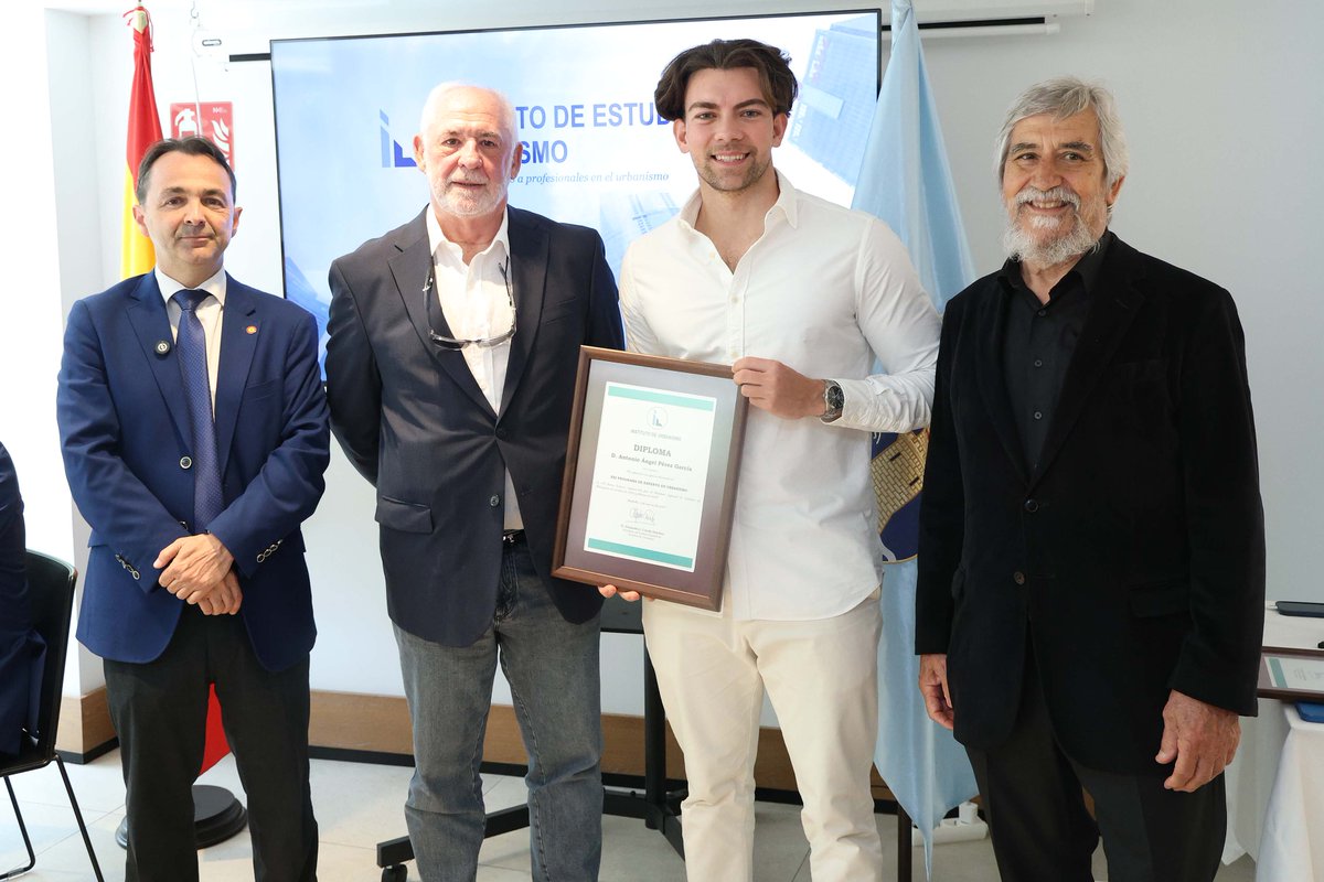 reurbanismo's tweet photo. Clausura y entrega de títulos del XXI Curso de Urbanismo del Instituto de Urbanismo

El pasado 17 de abril se celebró el acto de clausura de la vigesimoprimera edición del Curso de Urbanismo del Instituto de Urbanismo. https://t.co/WrcTjkzDGo https://t.co/4QribdkitP