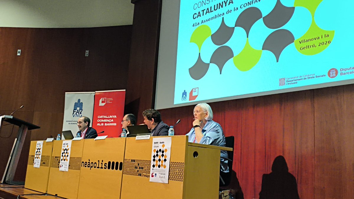 donabalafia's tweet photo. Barri a barri construïm Catalunya.Començar la #41assembleaveinal de la @CONFAVC que celebrem a #VilanovailaGeltrú colze a colze amb la @favvng1 amb reptes com:
📍 Consensuar un full de ruta compartit des dels #barris per dignifificar la vida del veïnat. La participació fonamental https://t.co/Yna2hpaqUd