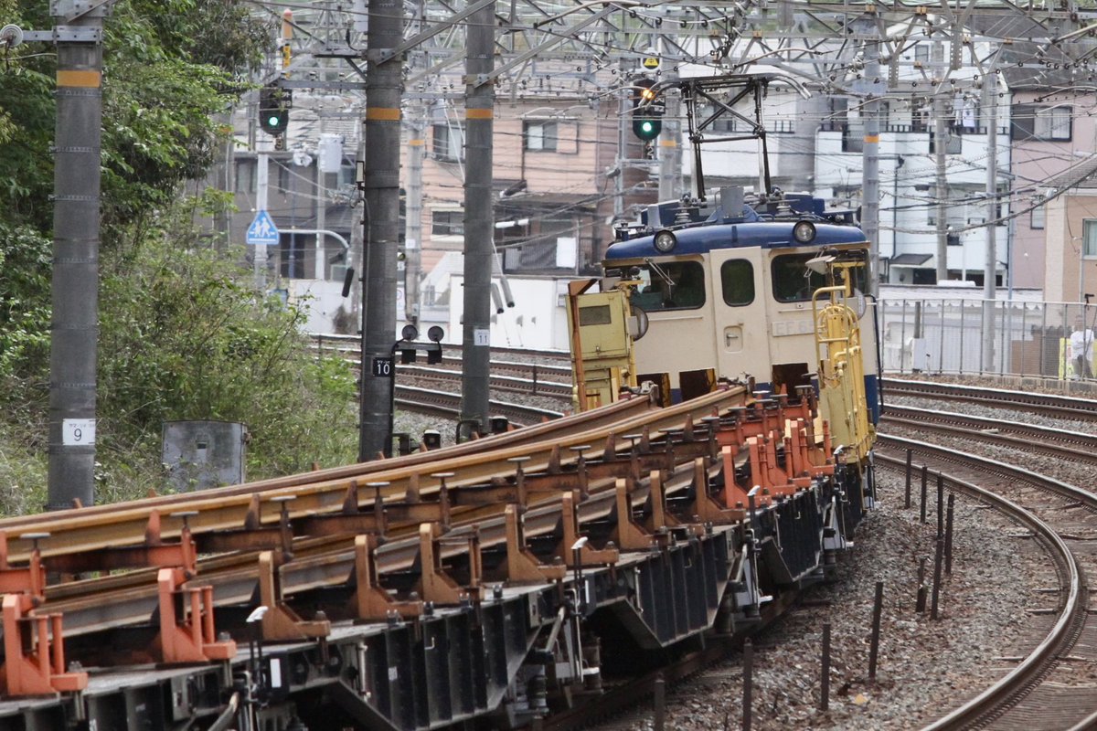 zoomingm7's tweet photo. ご近所でのEF65おっかけ(*´∀｀)＊ 
08/04/18（土）工8389レ 糸崎転回工臨
EF65 1128

大盛況でした
みなさまおつかれ様でした！

#下関機関区
#PF
#国鉄色
#ブルトレ世代
#ゆる鐡

工8389レ糸崎転回工臨
EF65-1128+ロンチキ12B https://t.co/1I3kCjAjBA