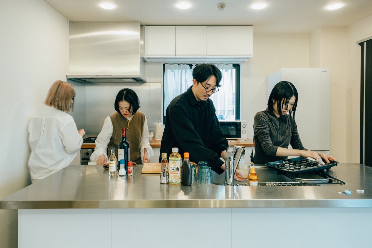 camimu's tweet photo. 懇親会はみんなでたこ焼きと春巻きをつくる。どれも美味しかった〜 https://t.co/hocgkDEraY