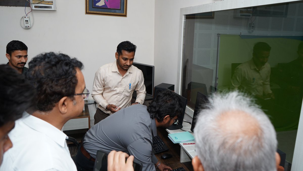 ssjboyscollege's tweet image. Shah Satnam Ji Boys’ College, Sirsa had the honor of welcoming Prof. (Dr.) Vijay Kumar, Vice Chancellor of Chaudhary Devi Lal University, during his visit to the Multimedia Studio of the Department of Journalism &amp;amp; Mass Communication. 🎥✨

#CDLU #Journalism #MassCommunication