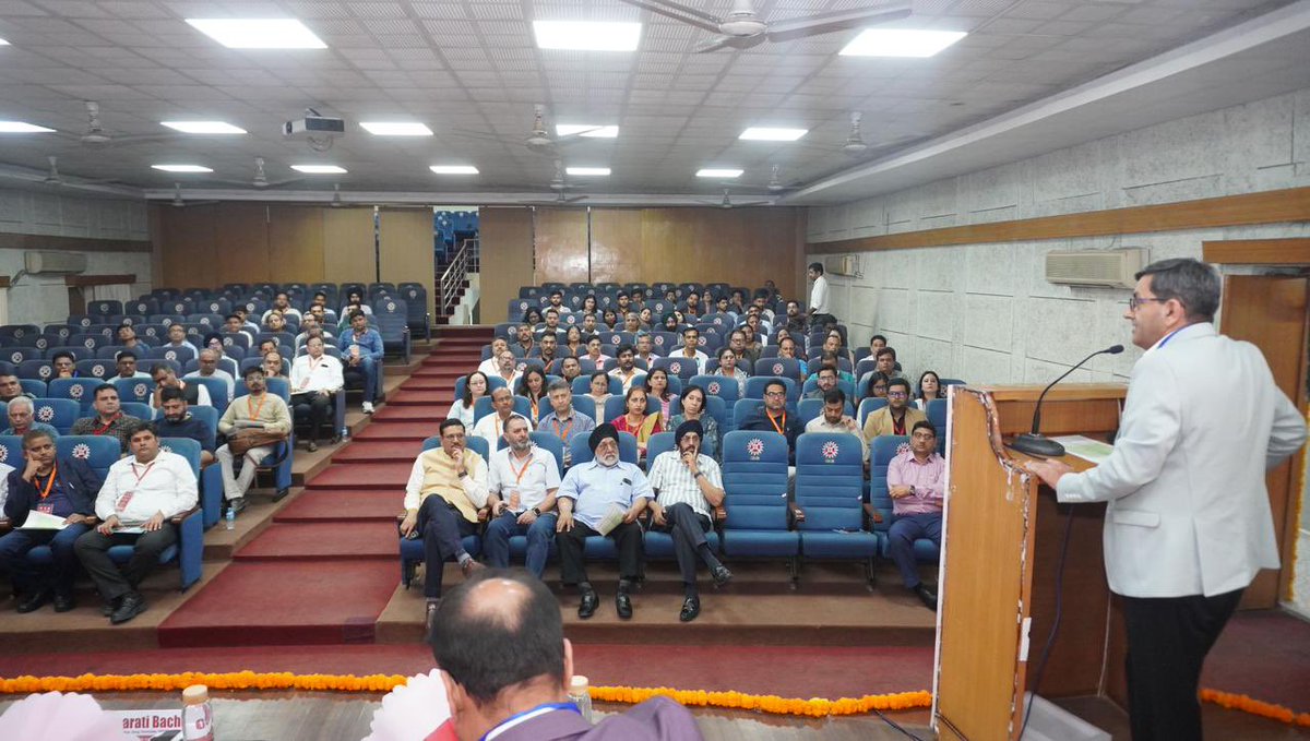 MoHFW_INDIA's tweet image. #HealthForAll

Scientific Conclave on Indian Pharmacopoeia (IP) 2026 held at @csiriiim, Jammu 

IP 2026 Conclave Brings Together Regulators, Academia, and Industry to Advance Drug Standards and Ensure Medicine Quality, Safety, and Efficacy

Indian Pharmacopoeia Commission