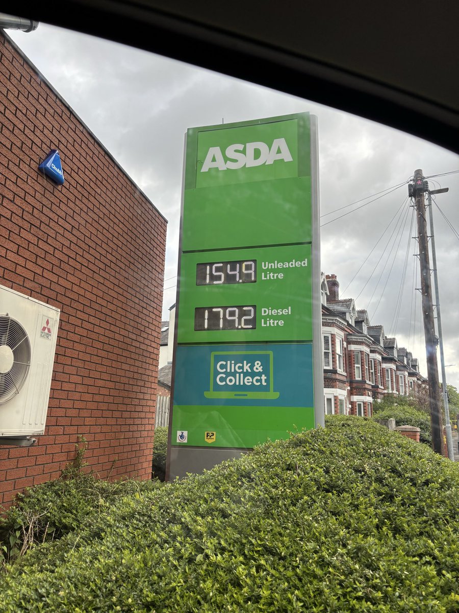 col748's tweet photo. @AsdaServiceTeam @MartinSLewis can they do this?  I thought I’ll fill up price come down a bit, didn’t notice till afterwards price at pump was more than posted on the sign. https://t.co/LRNDW5sZOv
