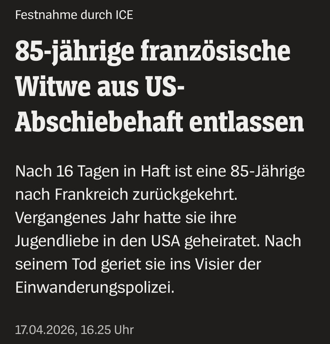Eine 85-jährige Französin zieht 2025 in die USA, um ihre Jugendliebe aus den 1950er Jahren zu heiraten — einen amerikanischen Kriegsveteranen. Er stirbt. Die Stiefsöhne wittern das Erbe. Und wem ruft man in so einem Fall?
Richtig: ICE.

Am 1. April holen sie Marie-Thérèse in