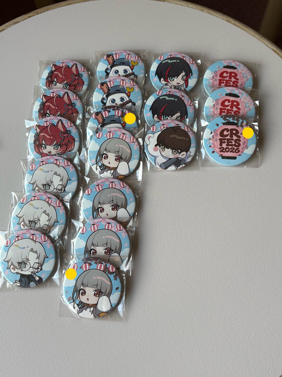 hi_sui06's tweet photo. 誰かランダム缶バッチ欲しい方いますか？
画像のものなら渡せます
レア黄色い印 https://t.co/udjEXnSlWp