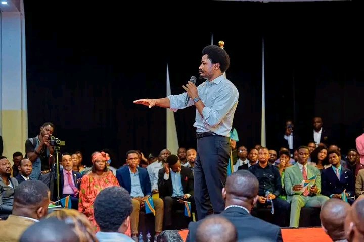 saymondekalala's tweet photo. Avant sa condamnation, #Constant_mutamba  enseignait le patriotisme aux jeunes, en les sensibilisant à l’amour de la nation, au respect des valeurs républicaines et à l’engagement citoyen. https://t.co/tQGViBggLH