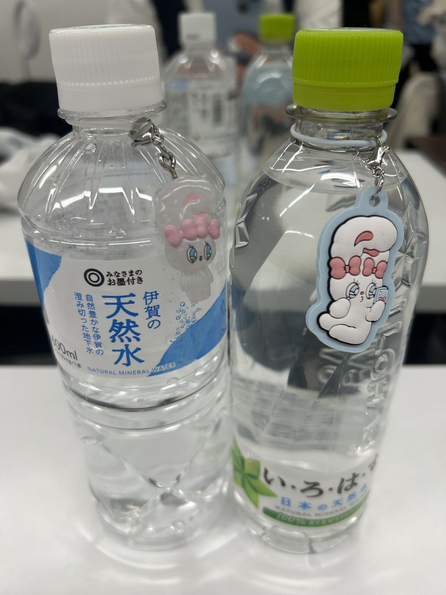 差し入れでいただいたり、休憩中に一緒に買いに行ったりするので、他のキャストさんと混ざらないようにするいい方法思いつきました💡