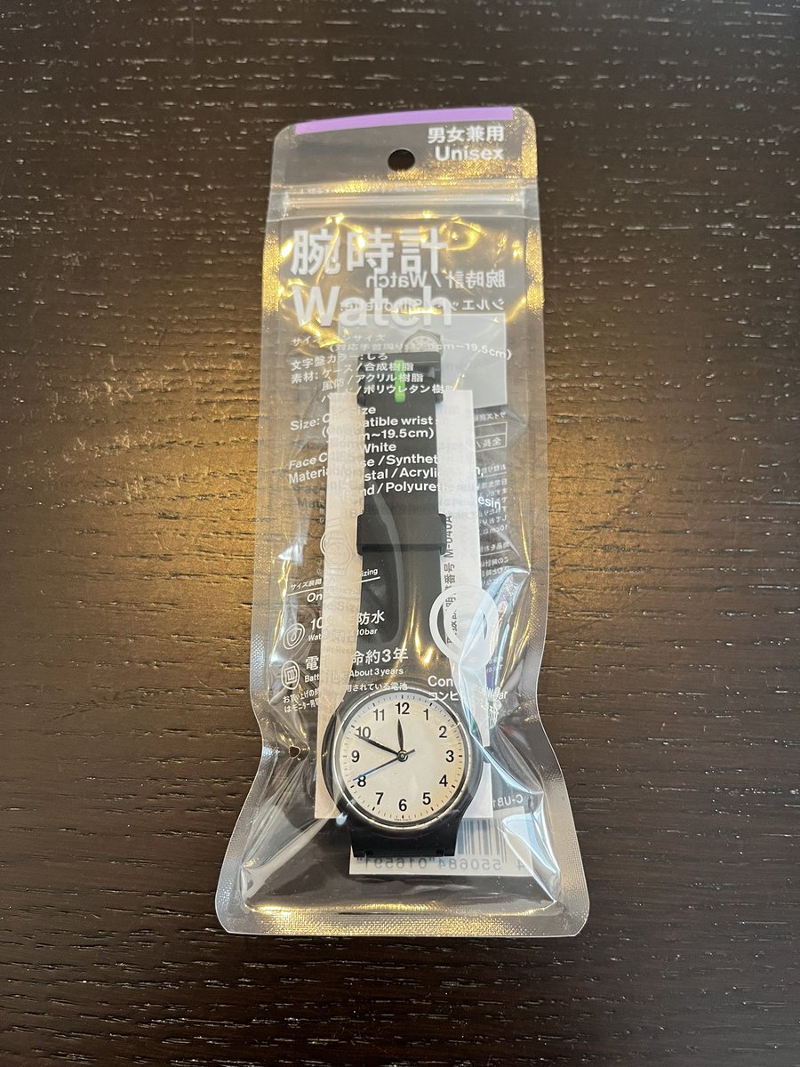 Sup_1994_reme's tweet image. 近所のファミマにあった。発売日の昨日は置いてなかったのに。笑  見た感じ各色1個ずつの入荷なのかな？店頭に置いてる数が少なすぎる。
#ファミマ #コンビニエンスウェア #CITIZEN