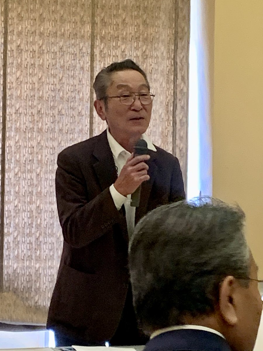 本日は地元選出の鶴羽よしこ道議会議員の後援会役員会が開催され、退任された道塚美彦前会長の後任として広島冨田造園の冨田辰夫社長の新会長就任が了承されました。
次の選挙まであと1年、私も後援会役員の1人として冨田新会長を支え鶴羽道議の再選に向け邁進する所存です。
#鶴羽芳代子 #道議会議員
