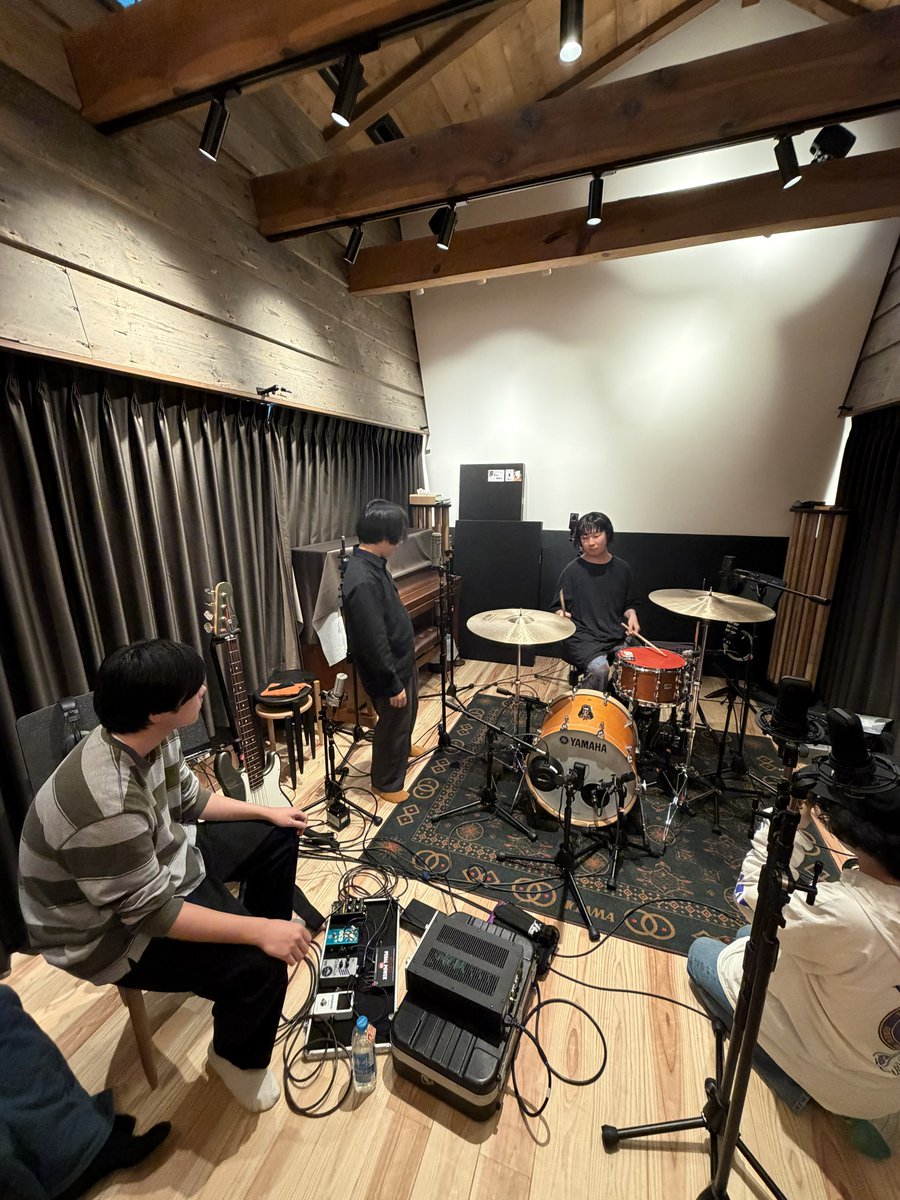 eiichi_kyo's tweet photo. 雪国泊まり込みで製作中です、アジカン後藤さんのスタジオにて https://t.co/82AS3DWjUT