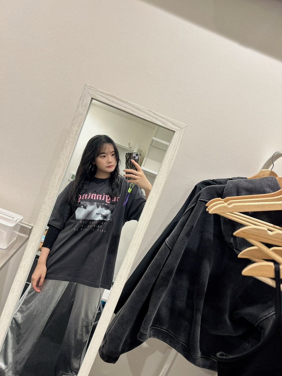 LINO_LEIA's tweet photo. 先月のワンマンライブで発売したグッズのオンライン販売がスタートしました😘
https://t.co/BPoE7eBF3l https://t.co/uKuXq63HQc