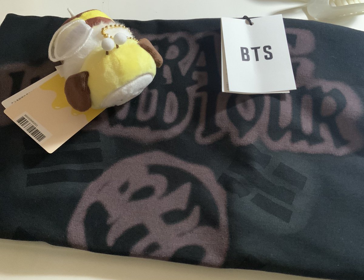 ได้รับเสื้อกับน้องผึ้งแล้วค้าบบบ ขอบคุณที่เป็นธุระหิ้วให้คับผม💖 #happinessJKreview