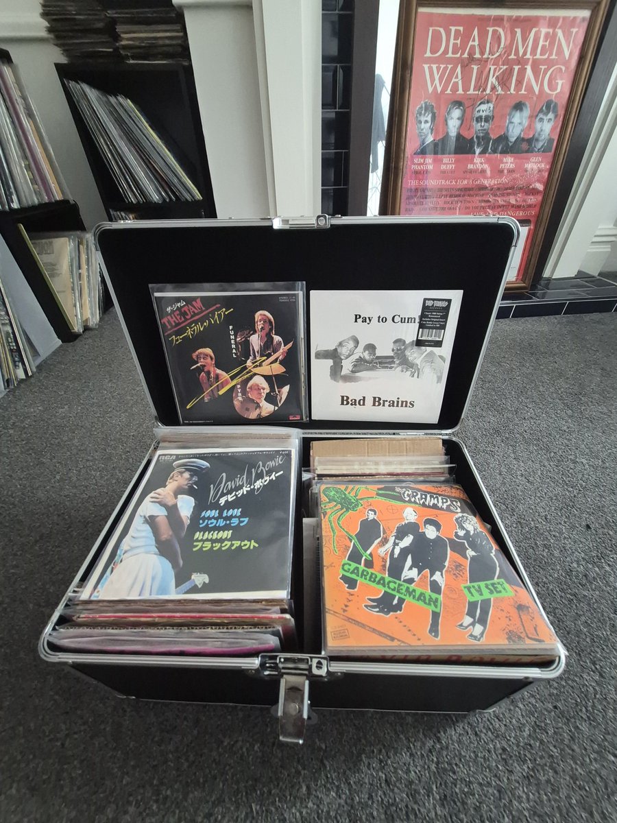 DebsHol50's tweet image. #vinyl #punk #newwave #Saturday have a great Saturday everybody 🎸🎤🎼🎹