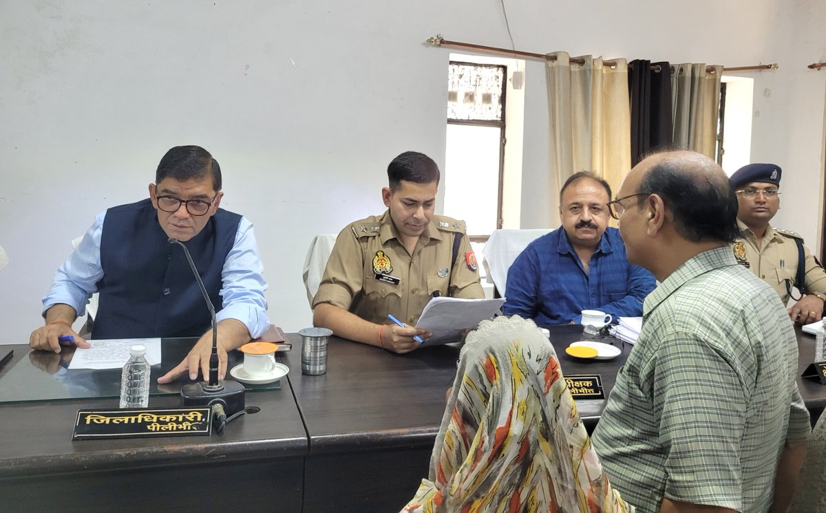 . <a href="/Dmpilibhit/">District Magistrate/ DEO Pilibhit</a> एवं SP पीलीभीत द्वारा तहसील बीसलपुर में #सम्पूर्ण_समाधान_दिवस के अवसर पर जनसामान्य की समस्याओं को सुना गया। प्राप्त शिकायतों/प्रार्थना पत्रों की समीक्षा कर उनके समयबद्ध एवं गुणवत्तापूर्ण निस्तारण हेतु संबंधित को निर्देशित किया गया।
<a href="/adgzonebareilly/">ADG Zone Bareilly</a>
<a href="/igrangebareilly/">DIG RANGE BAREILLY</a>