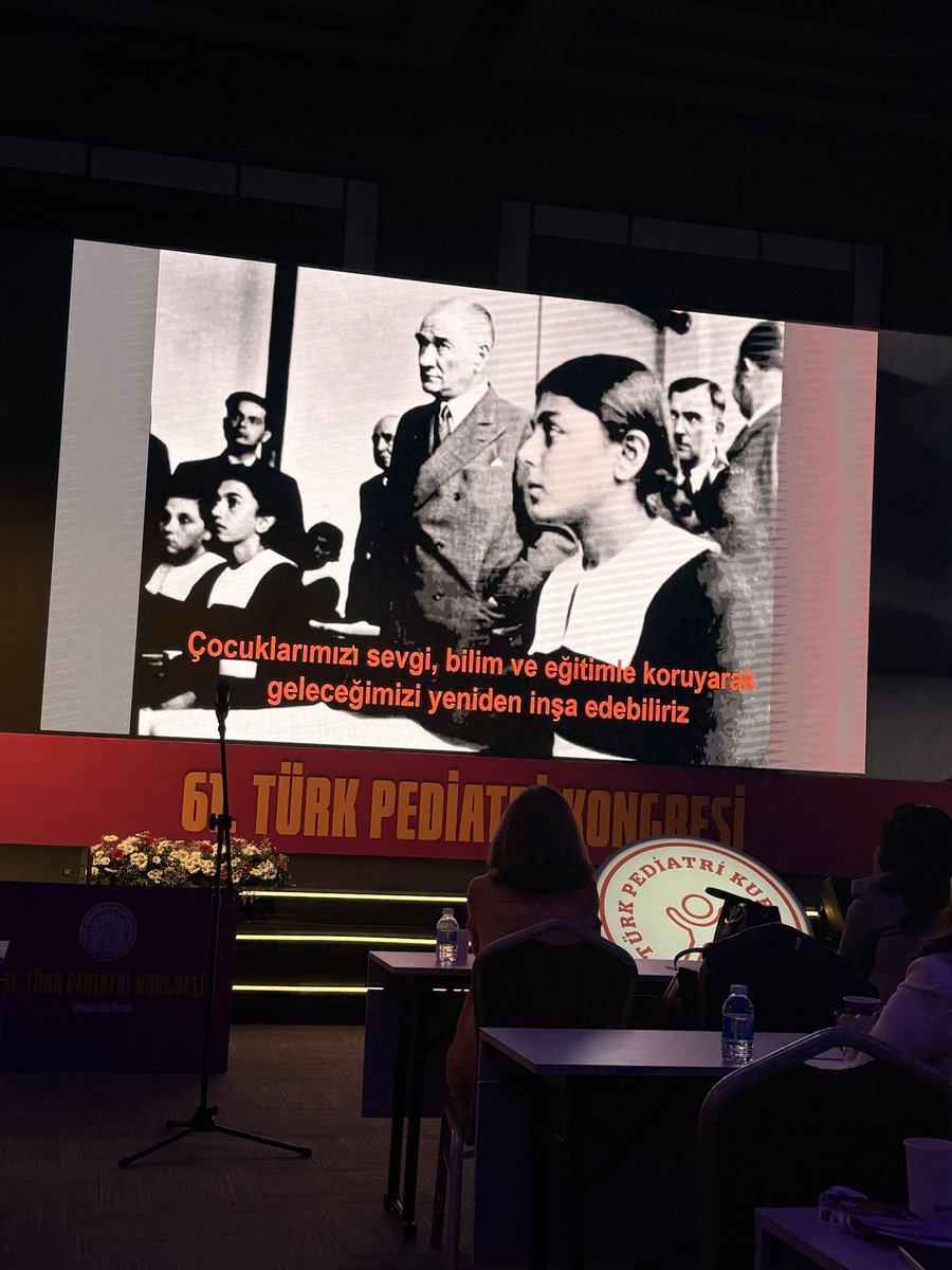 dr_berrak's tweet photo. Kongrenin en anlamlı sunum sonu 
#tpk #kongre https://t.co/QlM6XP8lLY