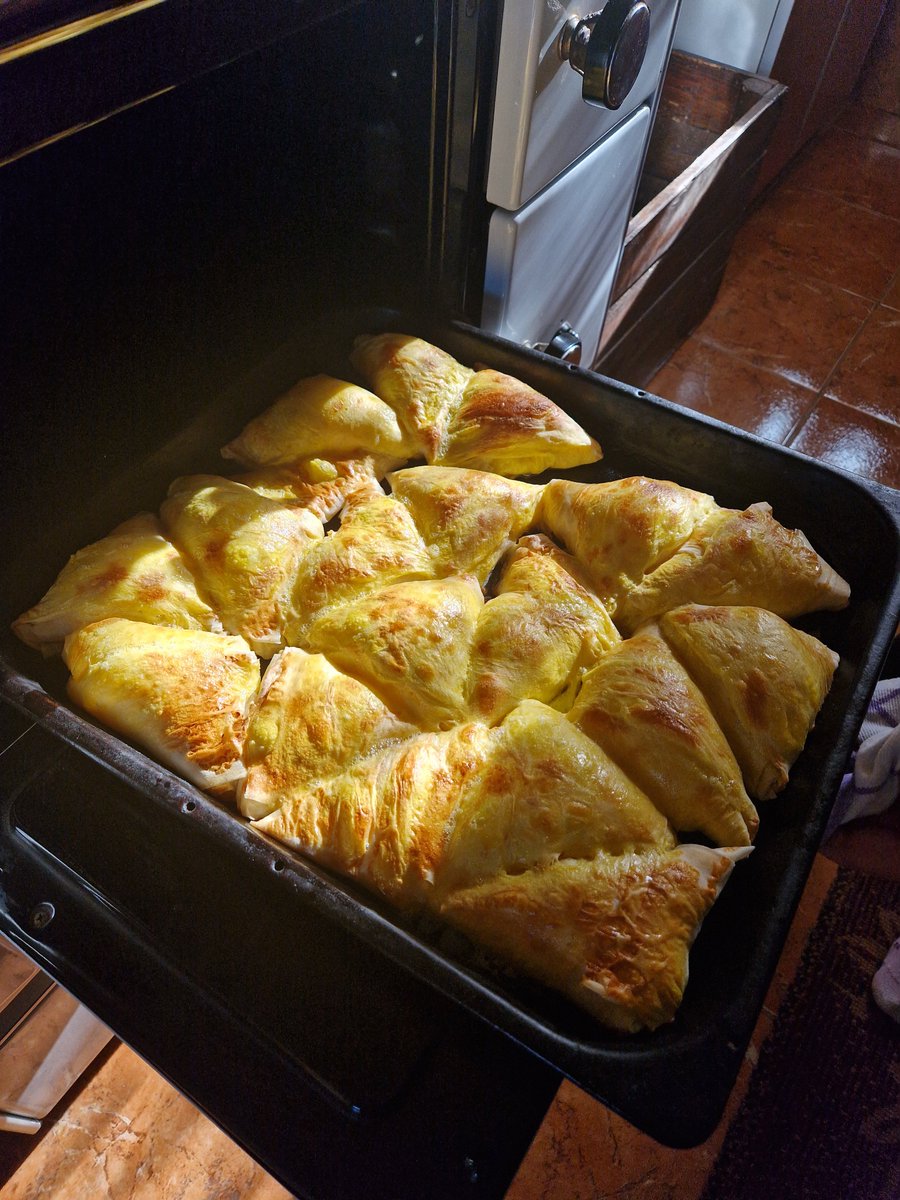 kolacicbg's tweet image. Domaća pita za kasni doručak 🥹❤️ #pie #breakfast #homemade