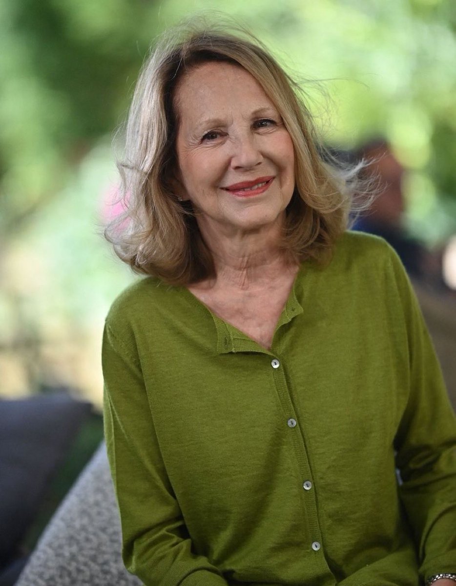RicardoRKaram's tweet image. Elle n’avait pas besoin d’en faire trop. Elle était. Nathalie Baye, c’était la grâce dans la retenue, la force dans le silence. Le cinéma français perd l’une de ses plus belles vérités.
#nathaliebaye #cinéma #cinémafrançais