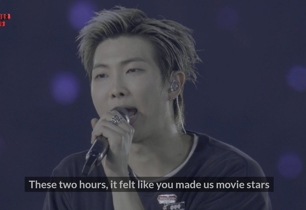 Arab_Armys_Vote's tweet image. "هذه الأيام نمضي وقتنا منشغلين بهواتفنا مهما كانت الظروف ... لكن اليوم نظرتم إلينا بأعينكم فعليًا بدلًا من هواتفكم الذكية. كان شعورًا رائعًا حقًا! وخلال هاتين الساعتين، بدا وكأنكم جعلتمونا نجومًا في فيلم..." — نامجون خلال حفل اليوم 🥹