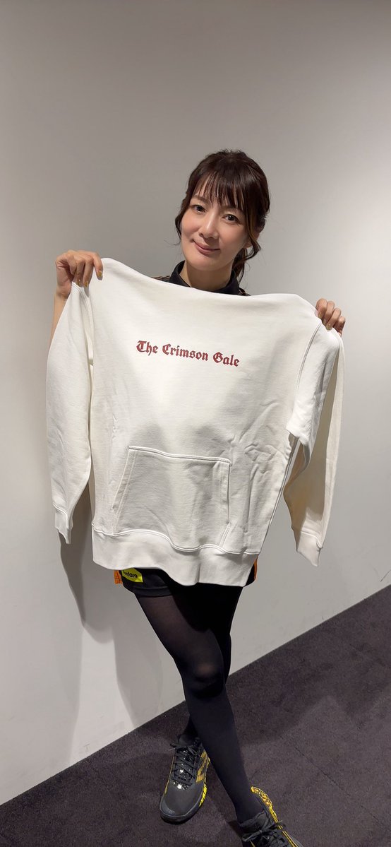 kurosawasaki's tweet image. ウッチーが渡したいものがあるって言いにきて…🎁、

🤤←この顔で出て行ったら、苺カラー🍓の可愛いパーカーをいただきました✨

いつかうっちーとダブルゲストがあれば、お揃いで着ていきたいねと話しました😆

みんなもお揃いいかが？🩷

#PR #ZOZOTOWN #Mリーグ
@zozojp 
zozo.jp/event/mleague/