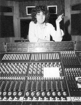 NYcheesy's tweet image. Remembering record producer #MartinHannett who sadly died today in 1991 aged just 42.

A big part of the
Manchester music scene &amp;amp; worked with many bands including;
#Magazine
#TheDuruttiColumn #JohnCooperClarke #HappyMondays #ThePsychedelicFurs
#U2 #OMD
#NewOrder &amp;amp; #JoyDivision