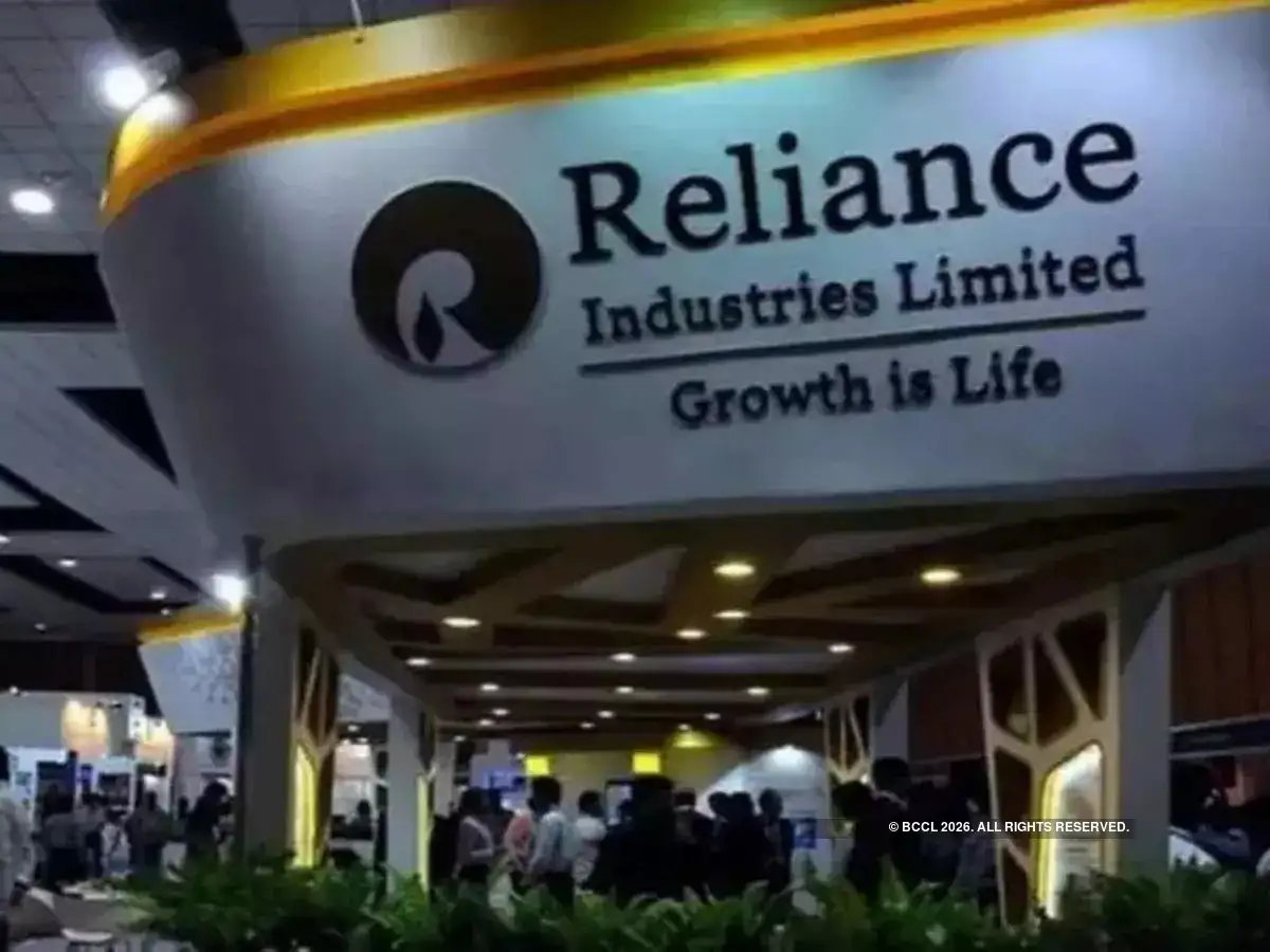 ambani_update's tweet image. Reliance Industries bets big on China’s polymer boom.
With China consuming a massive share of global polymers and continuing to expand capacity, Reliance is eyeing strong growth opportunities in the region.
#Reliance #China #Polymers #Petrochemicals #GlobalMarkets #BusinessNews