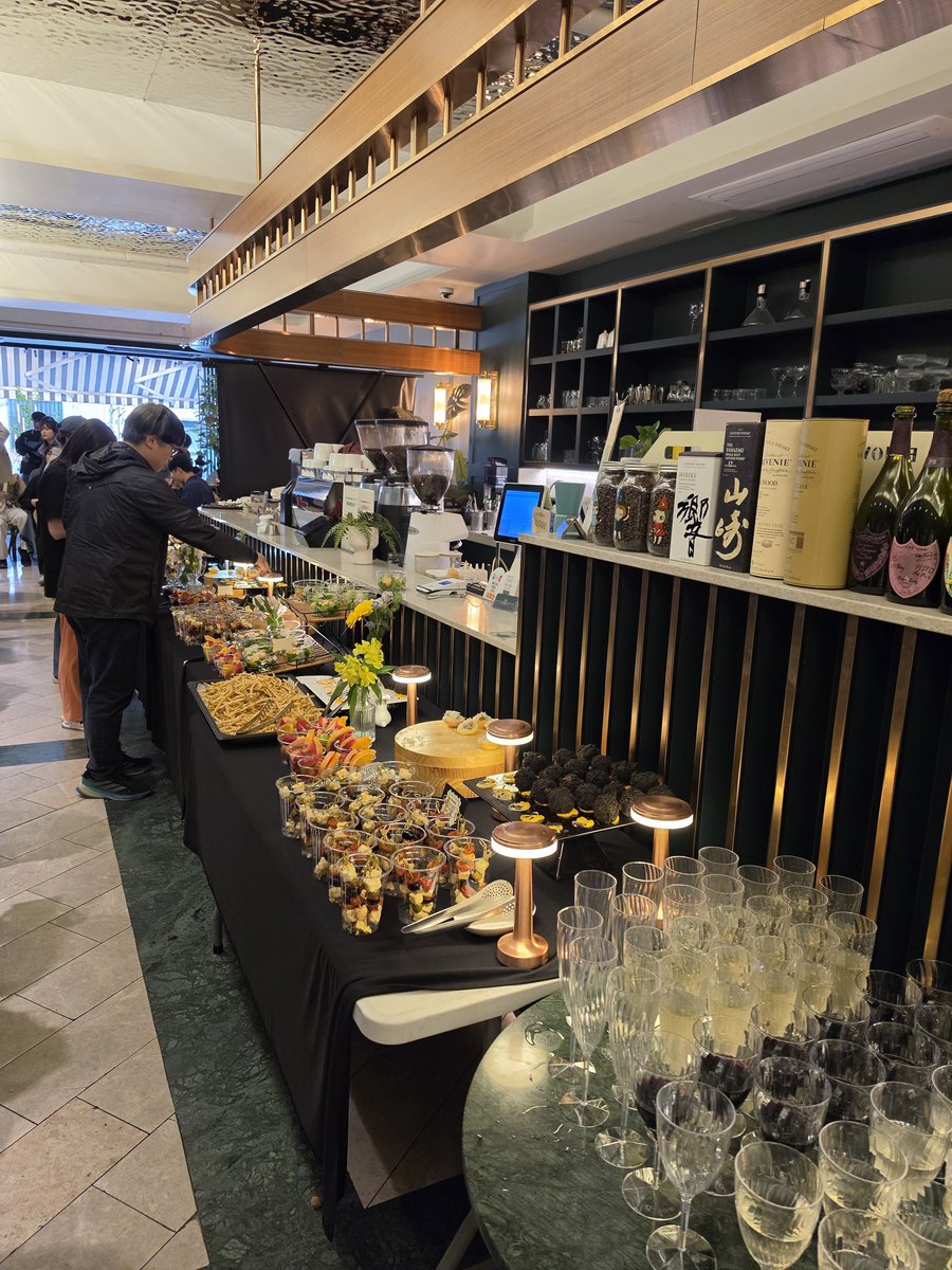 미나라가 주최하는 밋업에 다녀왔어요!!

<a href="/minara/">Minara AI</a>  #MinaraAI
대몽몽 덕분에 밋업 다녀왔는데요.
정말 분위기도 좋고 먹을거고 많고 너무 좋은 경험이었네요 ㅎㅎ

앞으로 Minara 더 기대하겠습니다!
미나라 화이팅!! 챗굴단 형들 화이팅!