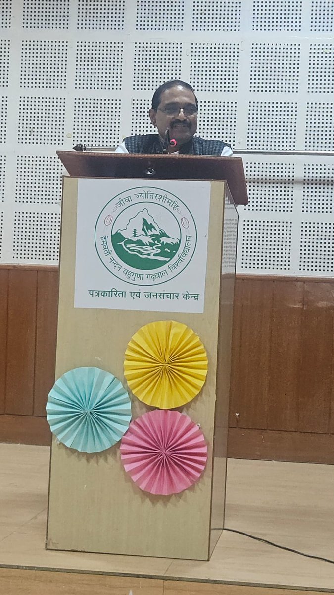 kg_suresh's tweet image. Addressed faculty &amp;amp; students of Centre for Journalism and Mass Communication, HNBGU Srinagar on Media Literacy today, on second day of visit to the University.
#MediaLiteracy 
@spsinghdu @SunilAmbekarM @mukulkanitkar @EduMinOfIndia @AshwiniVaishnaw @dpradhanbjp